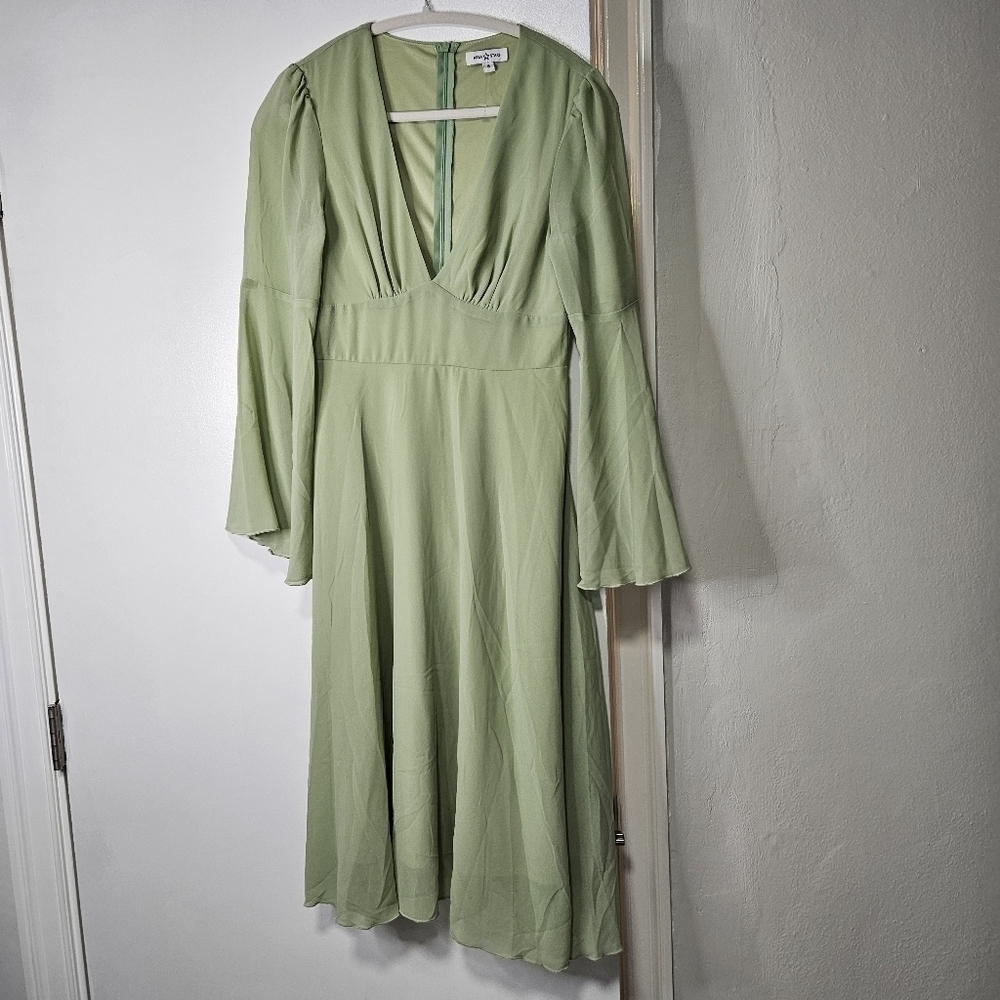 Area Stars Sage Maggie Bell Sleeve Midi Dress V Neck Bustline Pleat Size Small - Picture 6 of 16